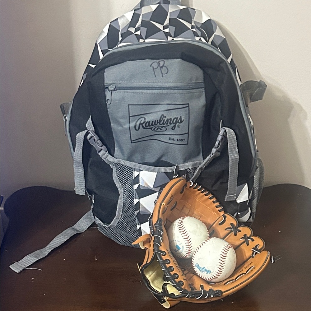 Rawlings Geometric GrayT-Ball Backpack with T-Ball Glove and Baseballs